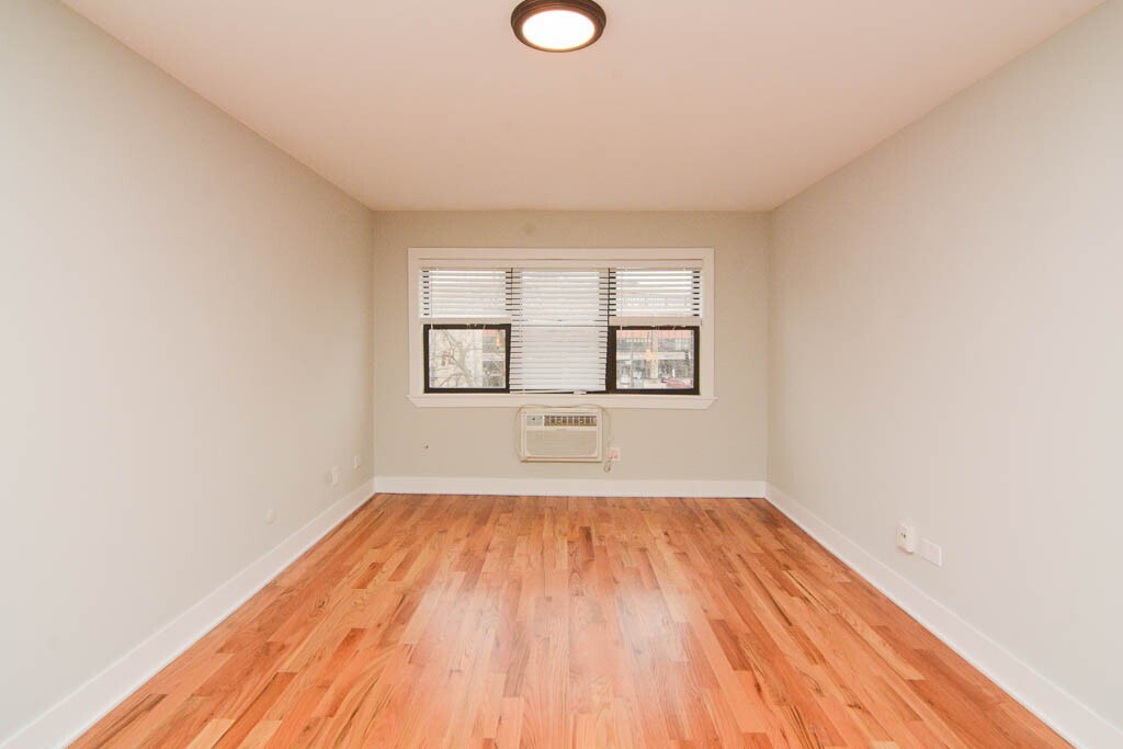 Building Photo - 701 Elm Pl