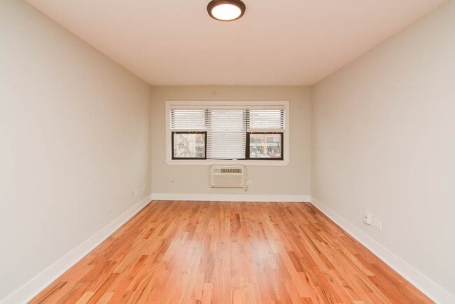 Building Photo - 701 Elm Pl