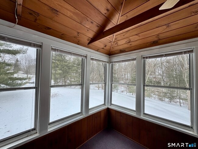 Building Photo - 10 Longview Ln