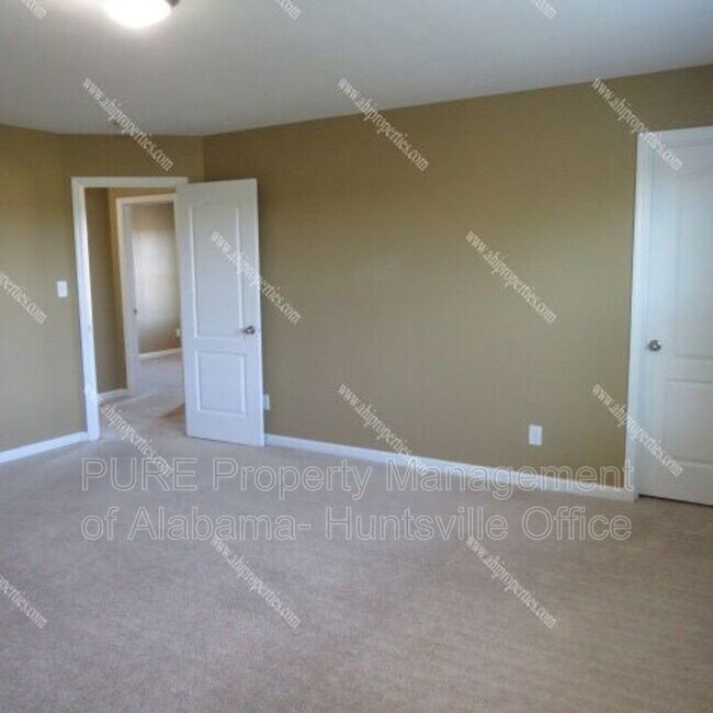 Building Photo - 3312 Lakeland Dr SW