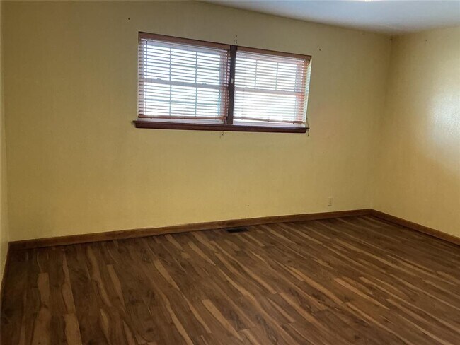 Building Photo - 714 S 6th St