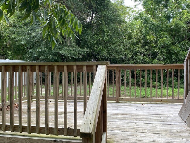 Building Photo - Comin Soon! Huge Deck! Updated dated 2 Bedroom apartment Close to UNCW, Wrightsville Beach.