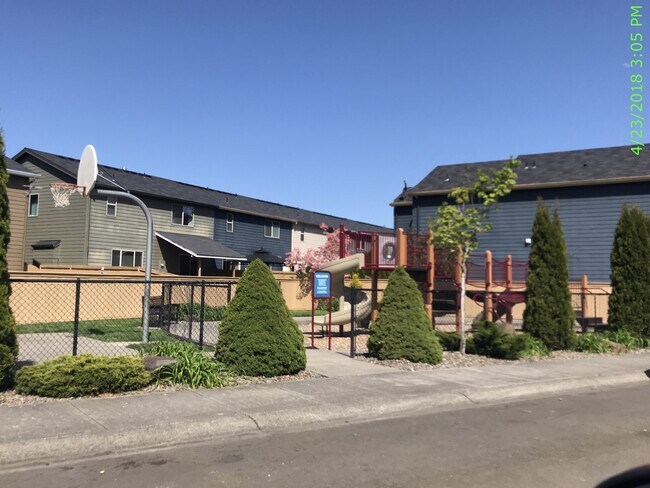 Building Photo - Almost all plank flooring -Beautiful Newer Built Home Central location!
