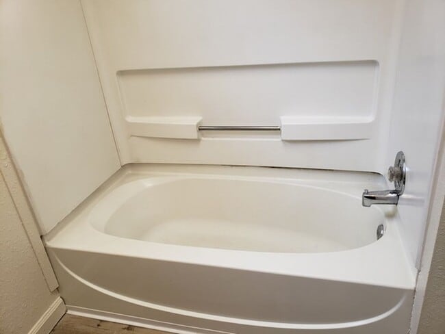 Building Photo - FI416-YA