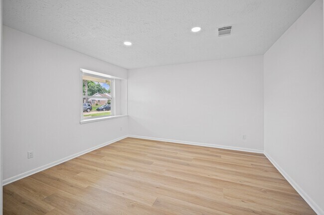 Building Photo - 10935 Silkwood Dr