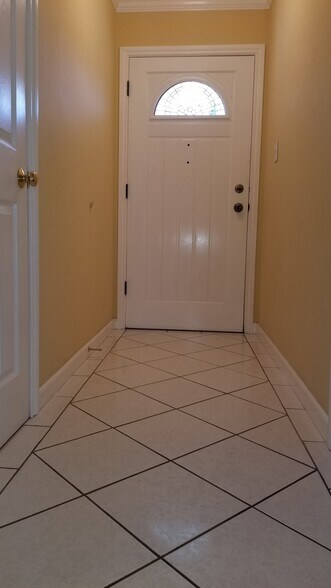 Building Photo - 2221 Homewood Dr