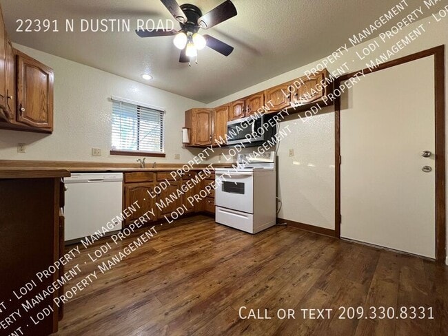 Building Photo - 22391 Dustin Rd