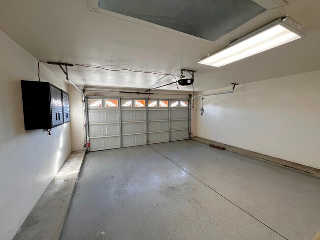 Building Photo - 516 Sun Rose Ave