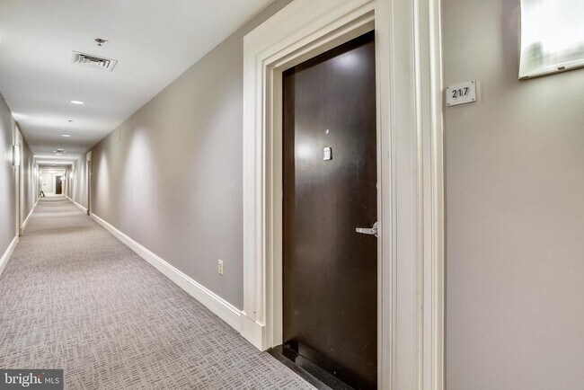 Building Photo - 309 Holland Ln