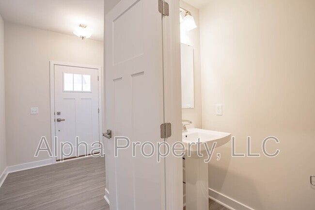 Building Photo - 219 Clearwood Dr