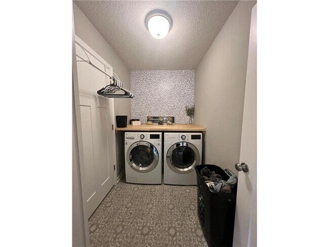 Building Photo - 7303 Fir Ln N