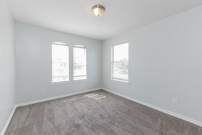 Building Photo - 7615 Greenwood Point Dr