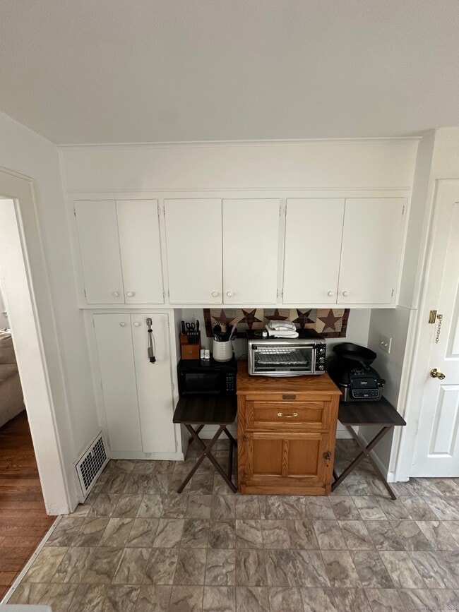 Building Photo - 1110 Poquonnock Rd