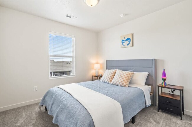 Building Photo - 10390 Crystal Ridge Dr