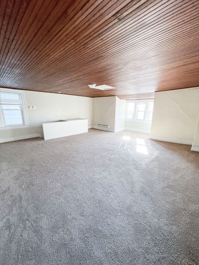 Building Photo - 433 Winton St