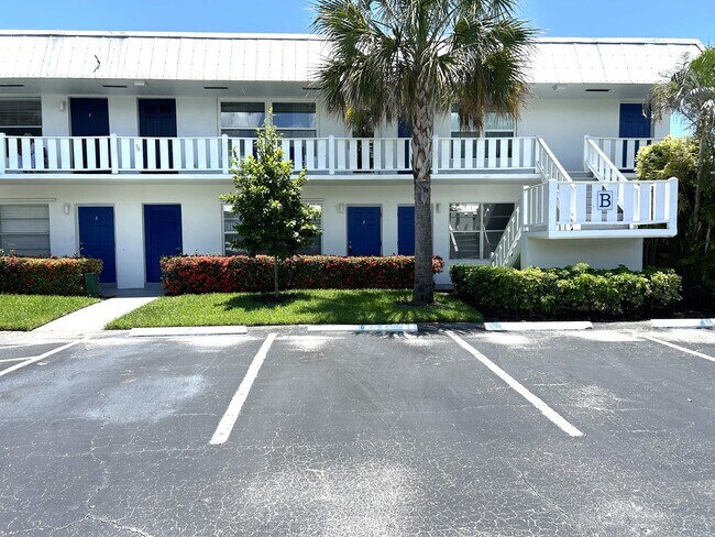 Building Photo - 2929 SE Ocean Blvd
