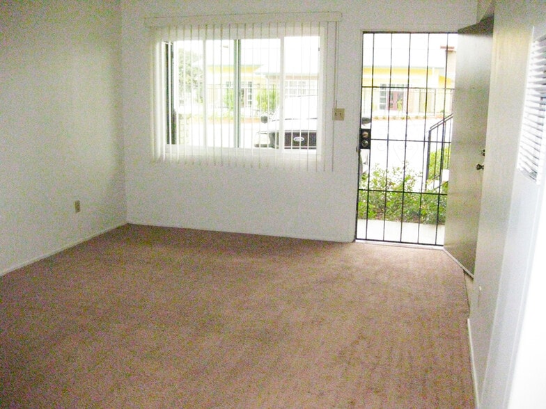 Security Door steps to parking - 487 E Park Ave