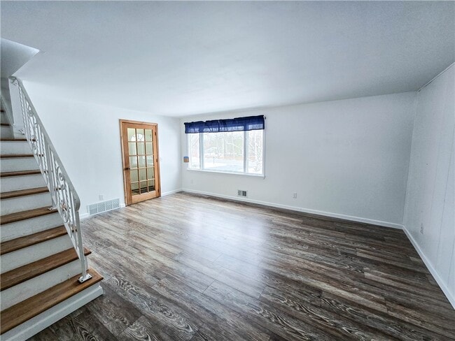 Building Photo - 512 Bromley Rd