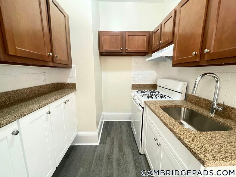 Building Photo - 2 Ware St