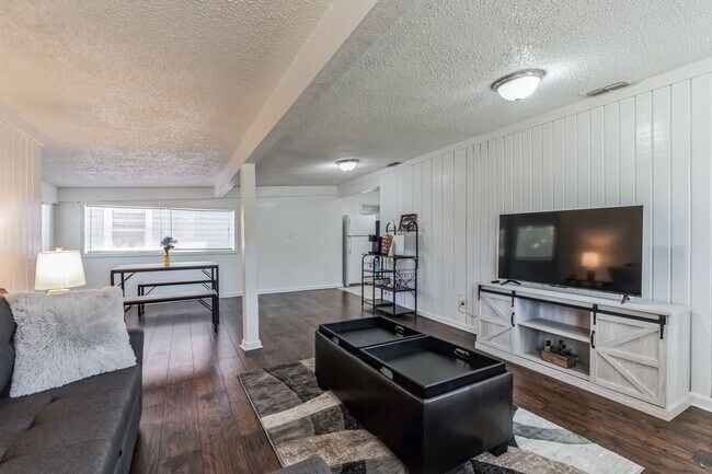 Living Room - 3333 Frances Ave