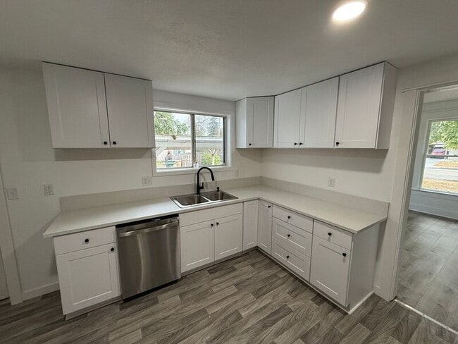 Building Photo - 2350 Marion St SE