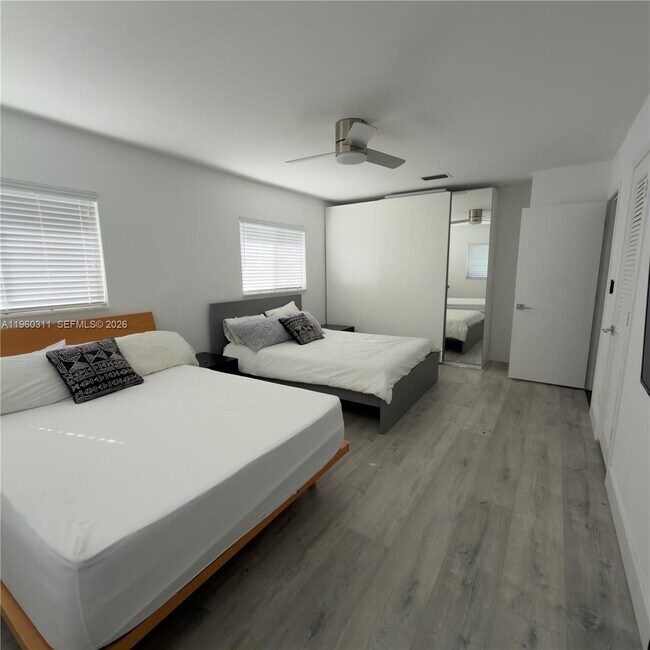 Building Photo - 11030 SW 42nd Ct