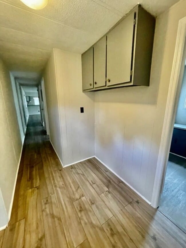 Building Photo - Must see this adorable 3 bedroom 1.5 bath Moble Home located it Dallas