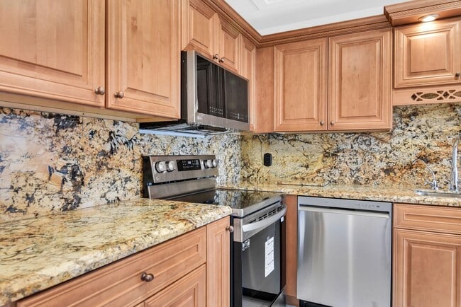 Building Photo - 8807 Bella Vista Dr