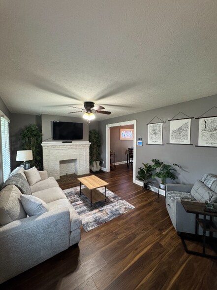 Building Photo - 149 E Welch Ave