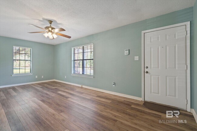 Building Photo - 10510 Gayfer Rd Ext