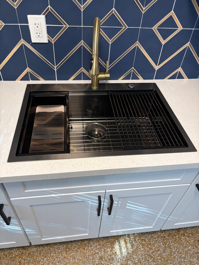 Building Photo - 6450 San Juan Ave