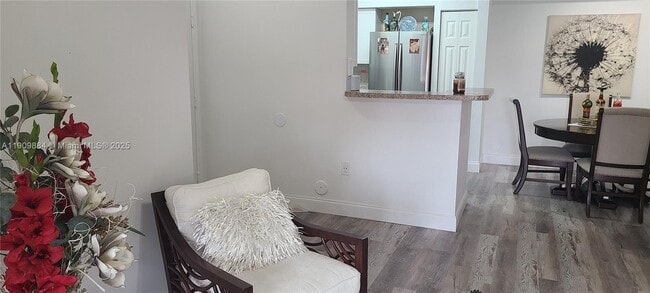 Building Photo - 220 SW 116th Ave