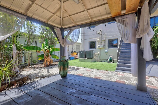 Building Photo - 3522 SW 25th St
