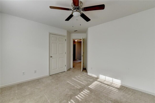 Building Photo - 3335 Castleberry Village Cir