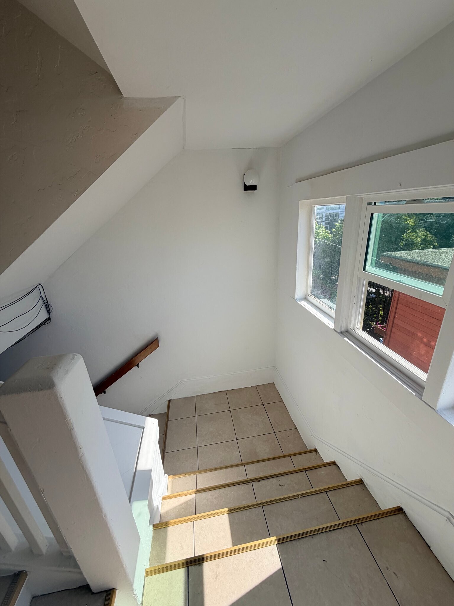 Building Photo - 1780 Le Roy Ave