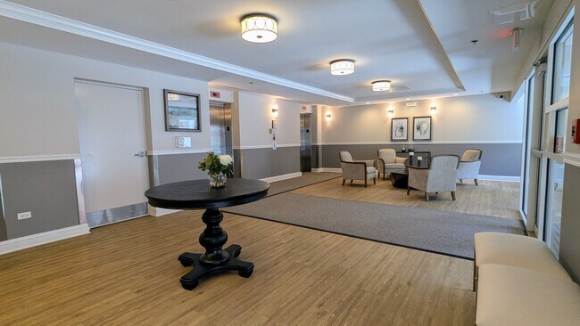 Building Photo - 390 W Mahogany Ct