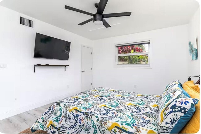 Building Photo - 2648 NW 9th Ln