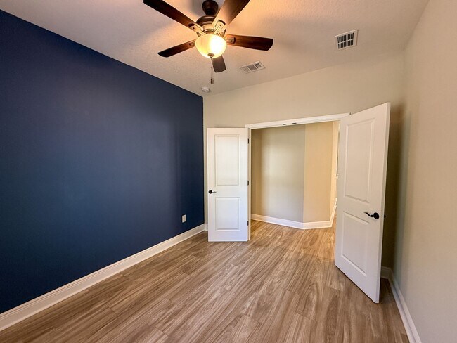 Building Photo - Spacious 3 Bedroom 2 Bath + Office with Split Floor Plan & Screened Patio in Pace!