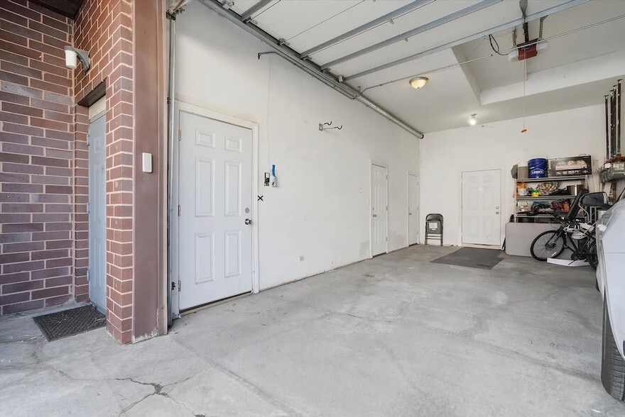 Building Photo - 2114 W Rice St