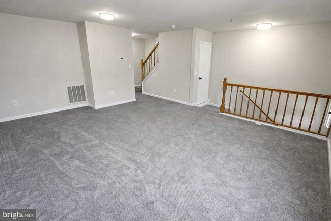 Building Photo - 5605 Larson Ct