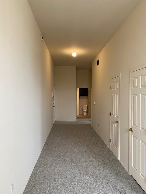 Building Photo - 140 E Main St