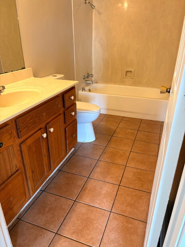 Building Photo - 1510 La Annie Dr