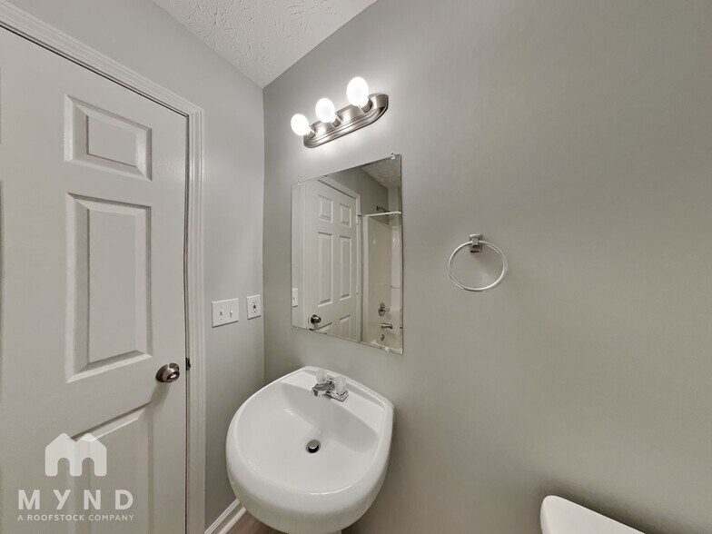 Building Photo - 6097 Camden Forrest Dr