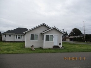 Building Photo - 300 N Tilden St