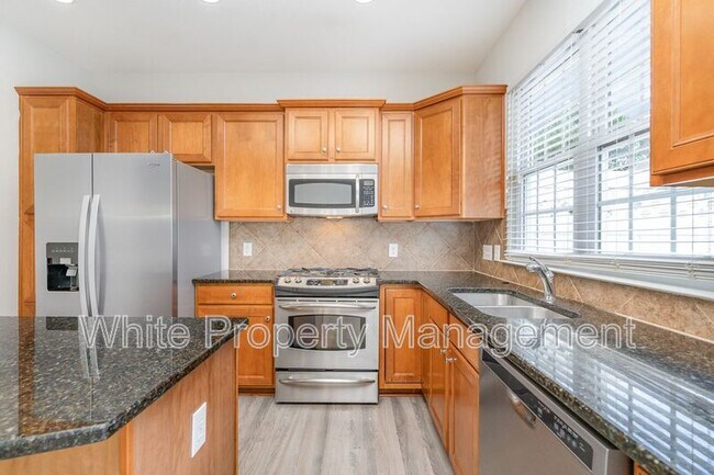 Building Photo - 822 Granby Dr