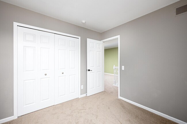Building Photo - 45085 Horseshoe Dr