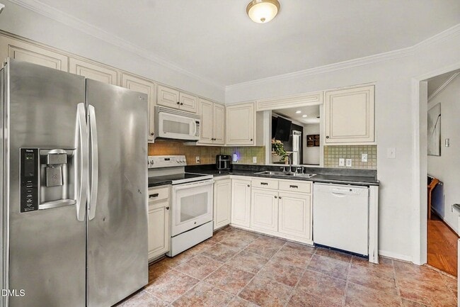 Building Photo - 302 Hutchins Dr