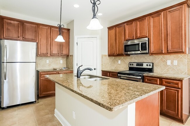 Building Photo - Gorgeous 4 Bedroom Home in Hephzibah with Fenced Backyard