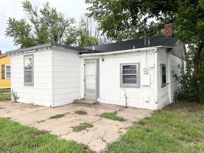Building Photo - Affordable Two Bedroom