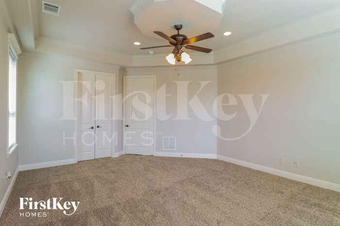 Building Photo - 723 La Paloma Rd